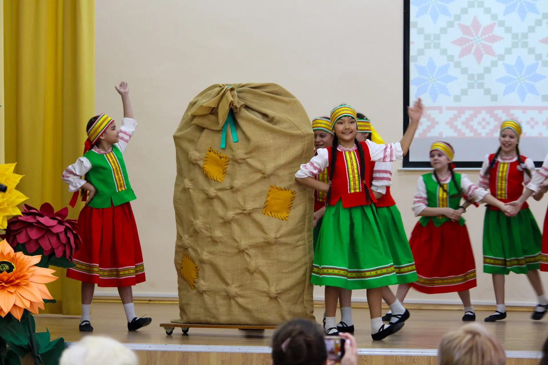 ЕЖЕГОДНЫЙ ПРАЗДНИК ТАНЦА 💃✨  В нашей школе состоялся ежегодный отчётный концерт танцевального кружка