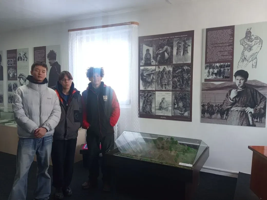 Наша школа в гостях у сибирского летописца Учащиеся 9-х класов побывали на экскурсии в селе Шаралдай