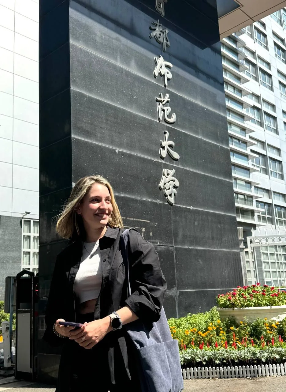 大家好！☺️

Меня зовут Шевченко Елизавета, я преподаю китайский язык в Доме языков. 🇨🇳

Китай — это ст