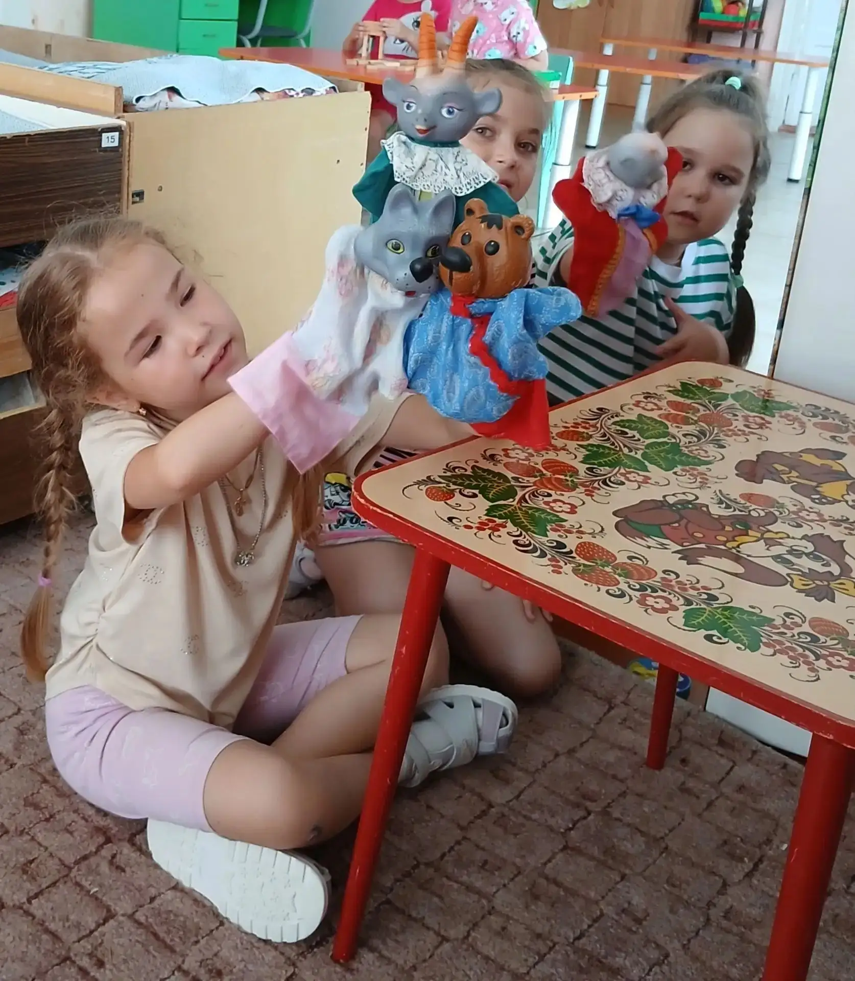 Театр для дошкольников - это форма знакомства детей 3-7 лет с театрализованным искусством через игру
