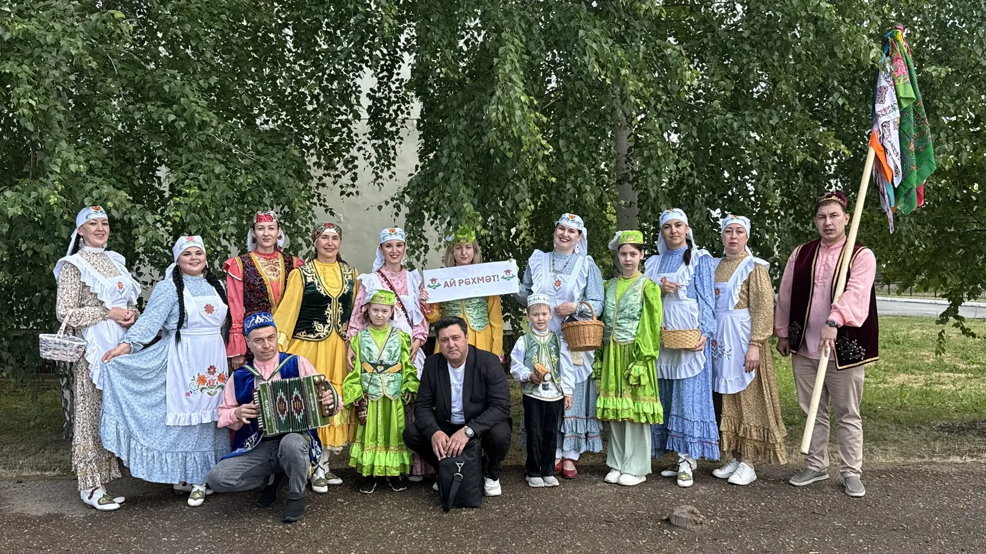 За несколько дней до Сабантуя начинается весёлая подготовка. По традиции люди собирают ...