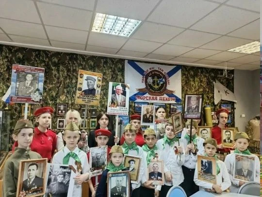 «Течёт река Бессмертного полка...» 6 мая в музее гимназии 95 «Ратная слава России» прошла трогательн