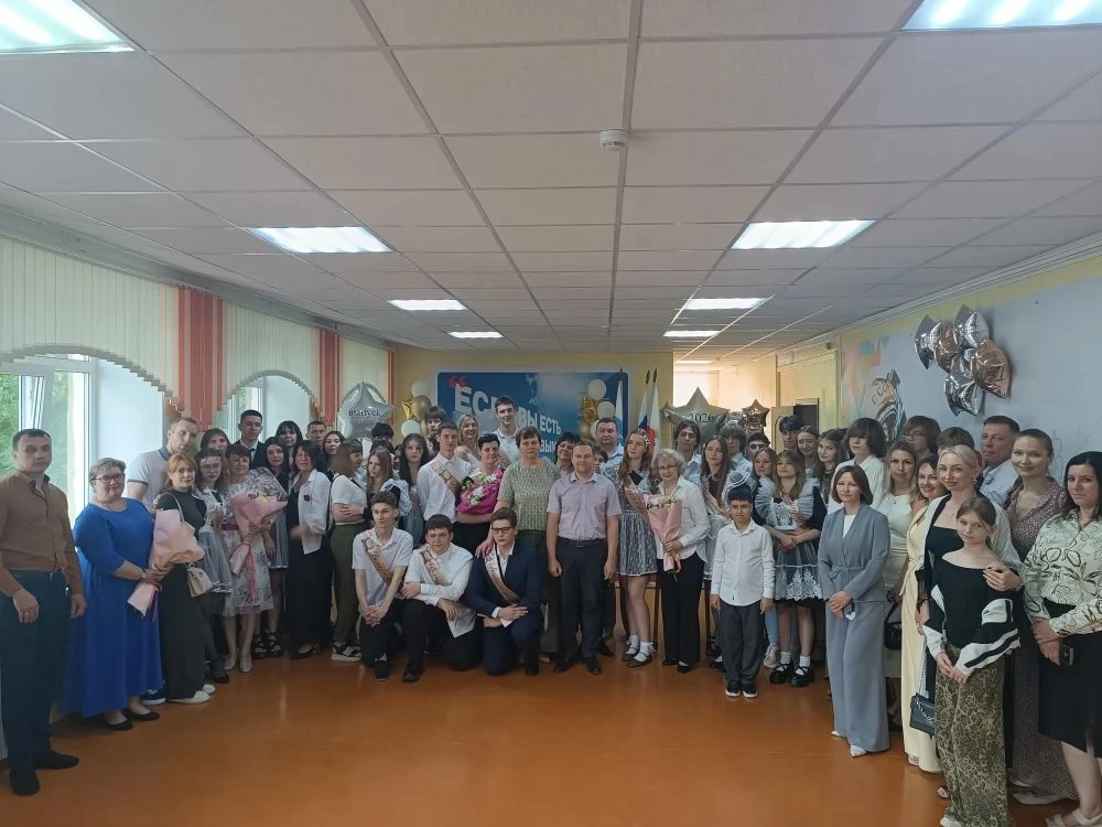 🔔 Последний звонок — прощание со школой и старт во взрослую жизнь! 🔔  

Сегодня в нашей школе проз