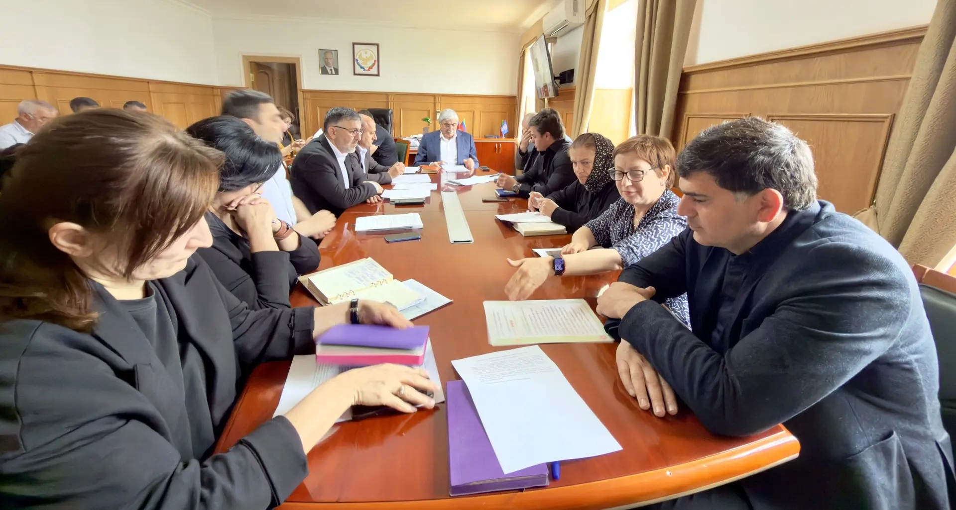 🌍В Новолакском районе прошла еженедельная планерка под руководством главы муниципалитета Мамати Гамз