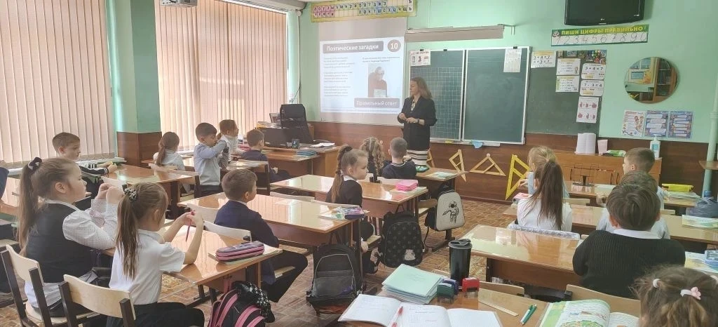 В рамках Недели детской книги для учащихся первых классов прошла игровая программа "Час чтения, час 