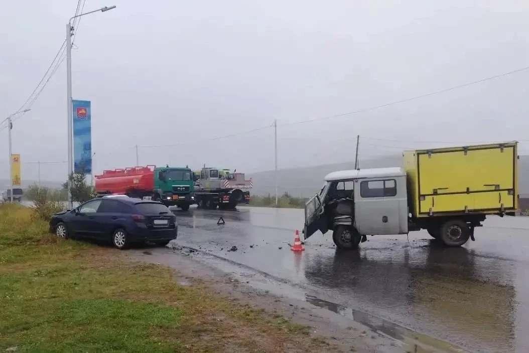 Два водителя и пассажир пострадали в ДТП.