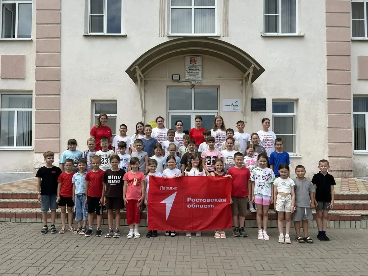 Пришкольный лагерь.
День 16.

День Первых в пришкольном лагере

Сегодня в нашем пришкольном лагере п