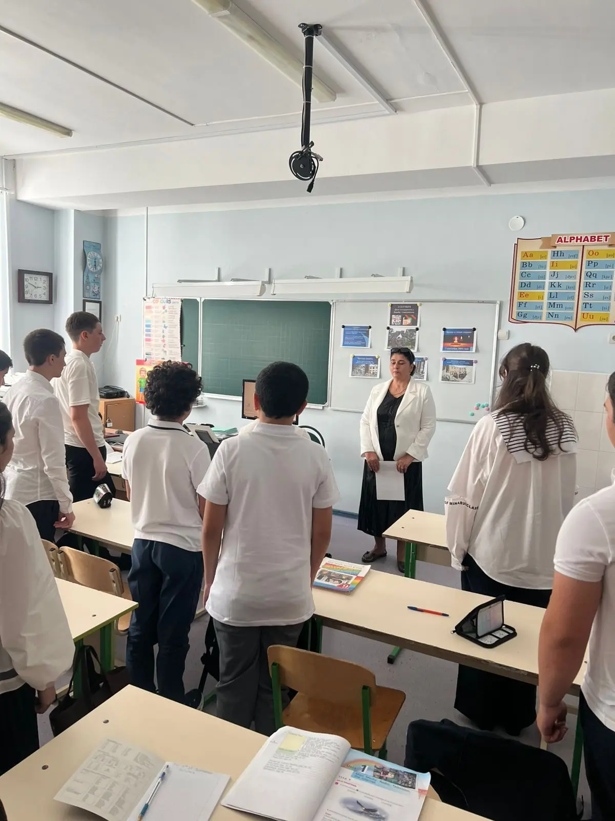 🕊️ В День солидарности в борьбе с терроризмом в 5–11 классах Гимназии № 4 состоялись т...