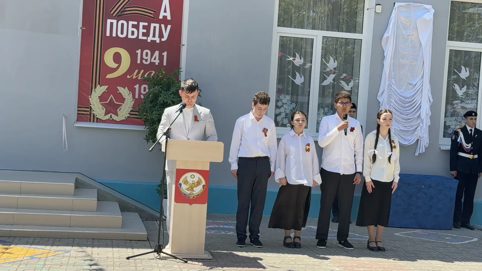 🇷🇺 Связь поколений: в нашей школе почтили память героев  Сегодня в нашей школе произошло знаковое, н
