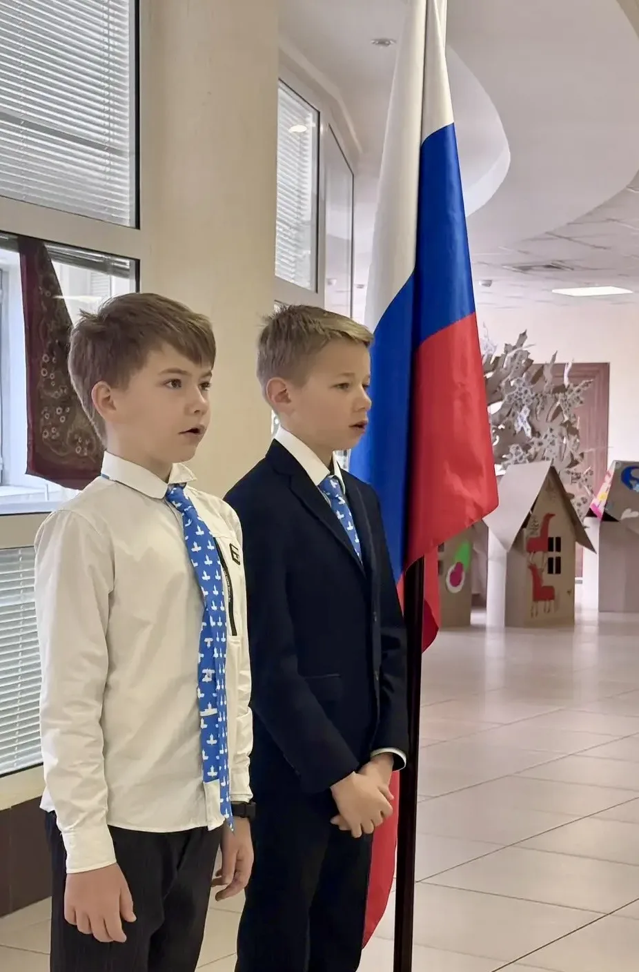 Всем привет!  🚀Вчера стартовали в новую учебную неделю: провели торжественные линейки и занятие «Раз