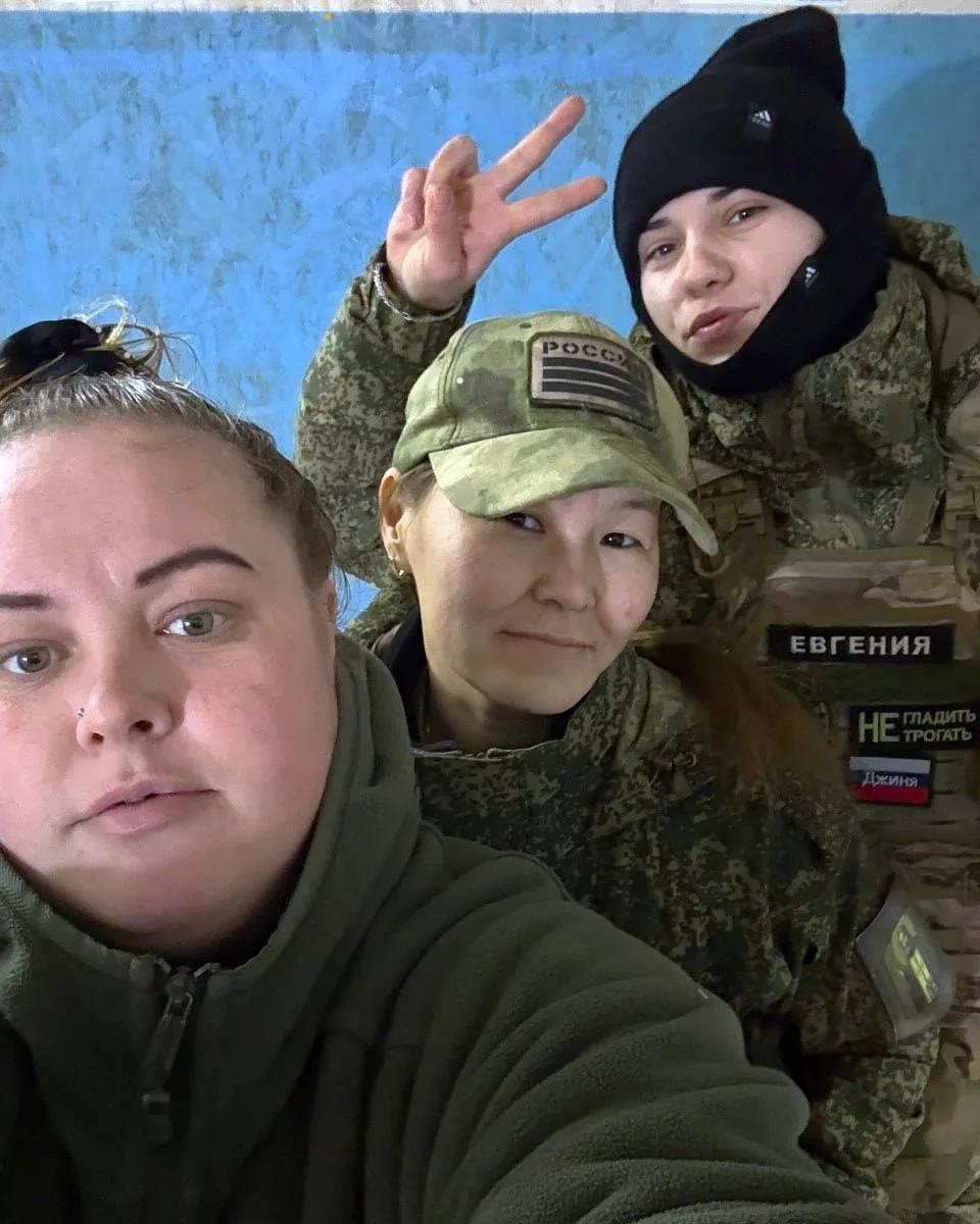 3 ангела-хранителя в зоне СВО    Под обстрелами они вытаскивают раненых, помогают и поддерживают — в
