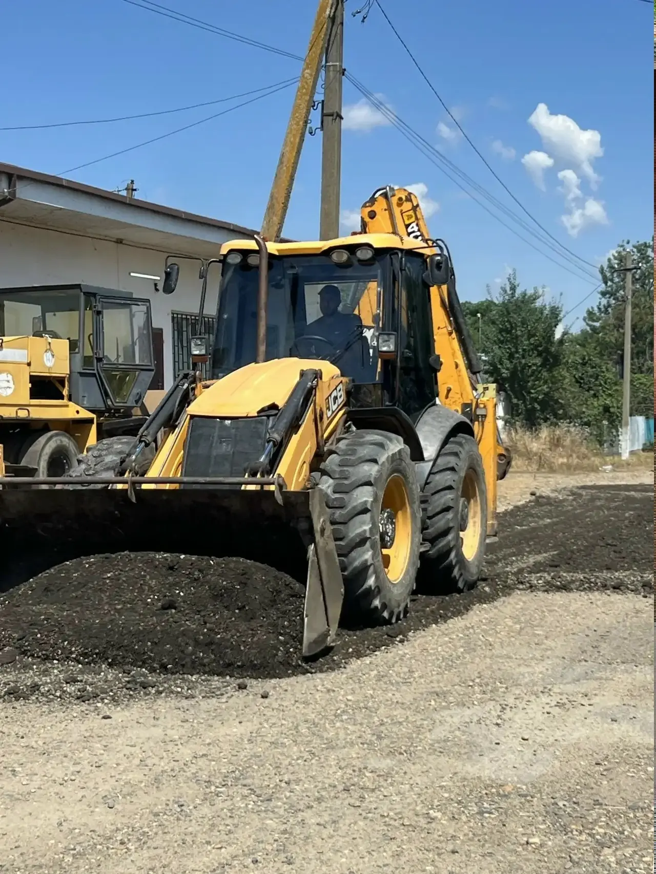 🔹 В с. Николенском отличные новости для жителей ул. Октябрьской!

🛣️ На этой неделе начался планов