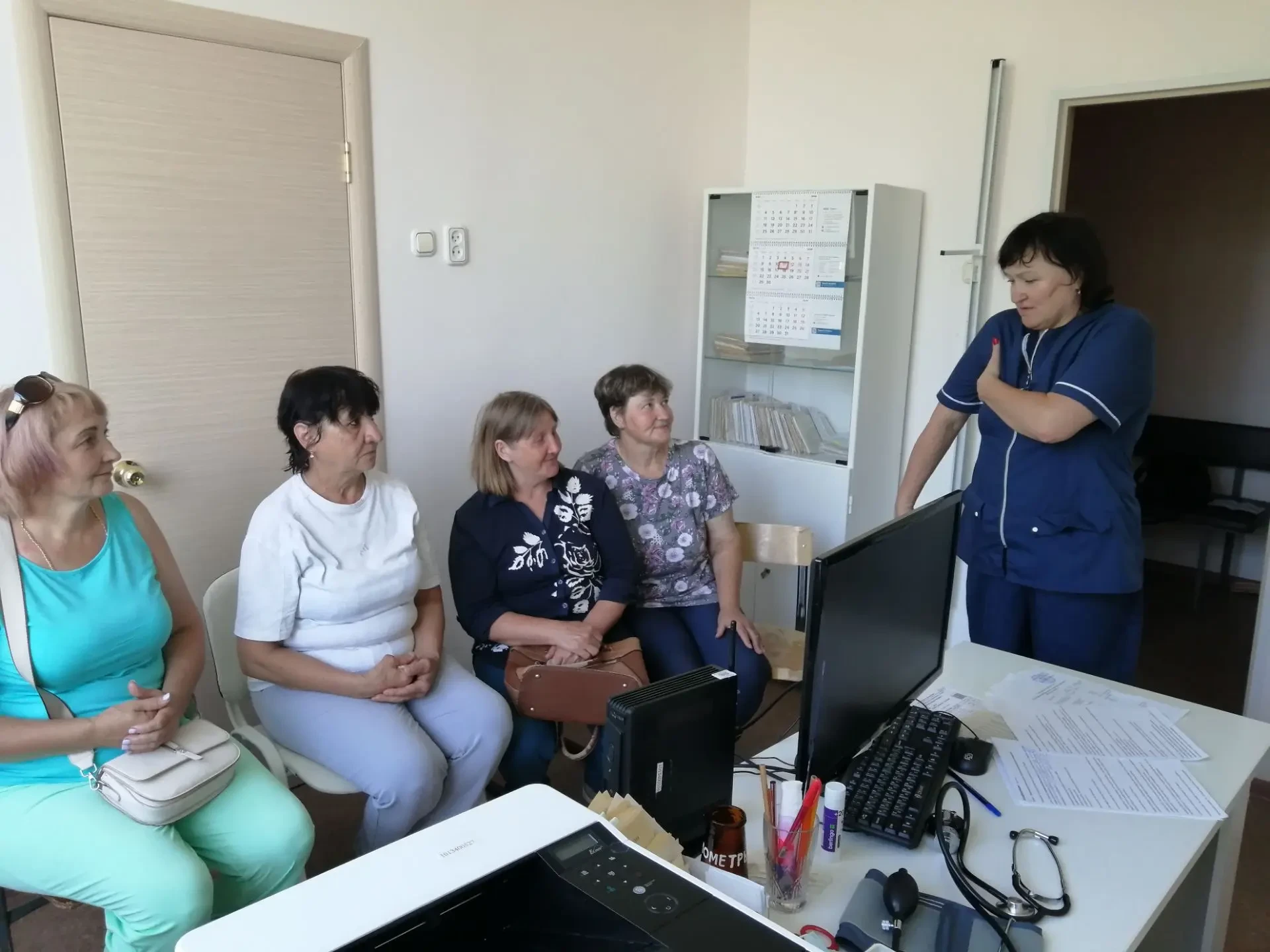 В «Школе ухода» при центре социальной поддержки населения Зырянского района прошло очередное занятие