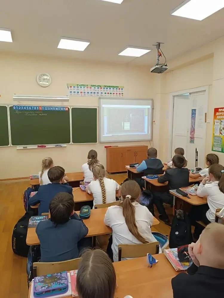 Пятница безопасности у Орлят! 🦅  13 марта, в 4 «В» классе средней школы № 8 города Костромы прошла т