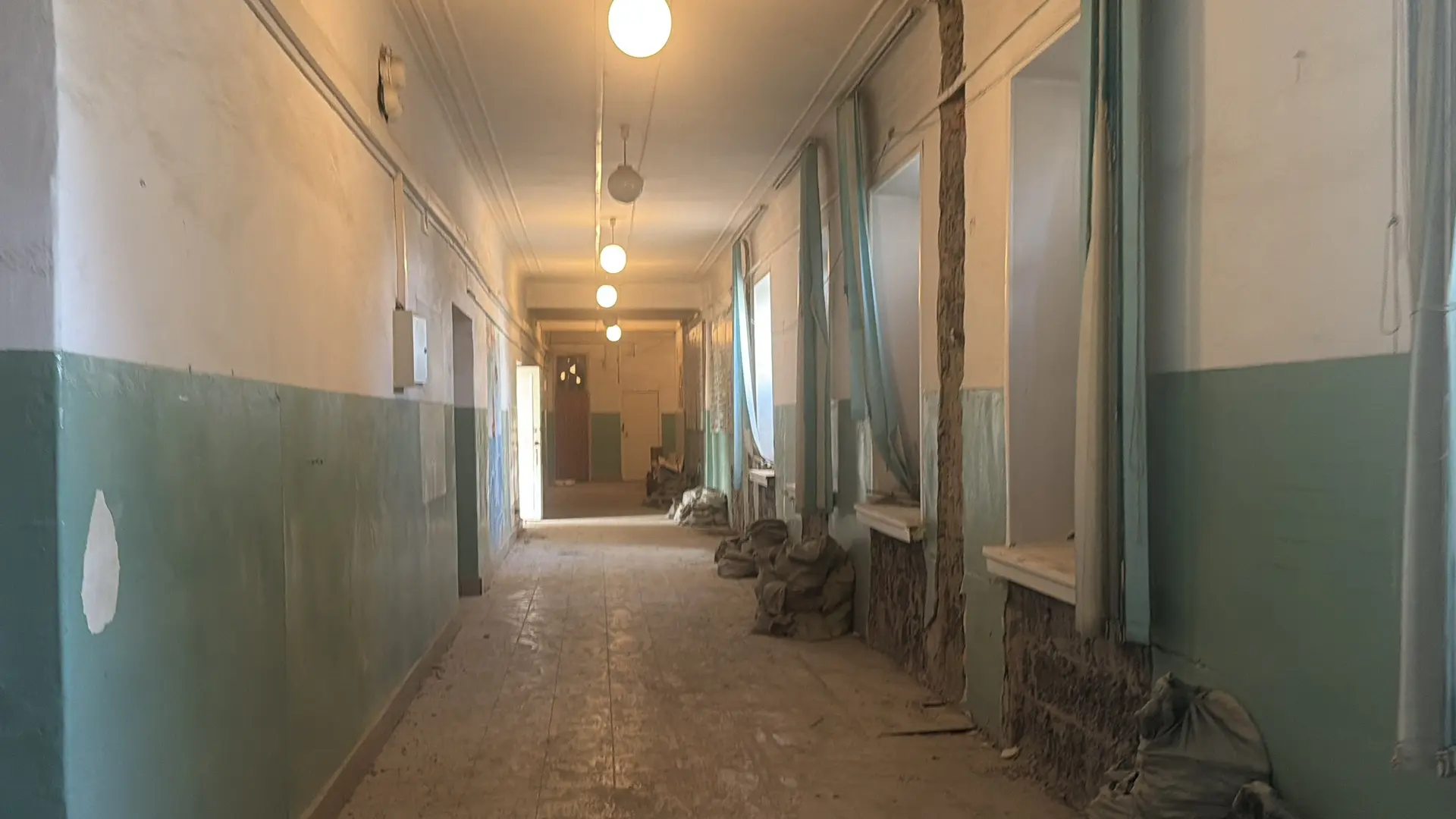 🛠️ Работа кипит! Капитальный ремонт нашей школы в самом разгаре 🏗️✨