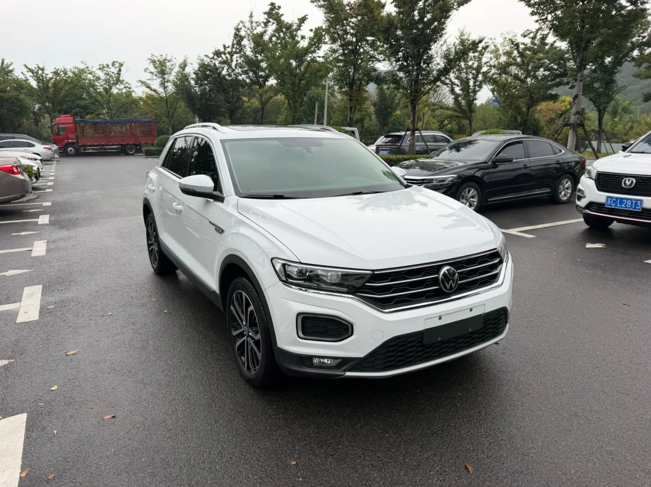 🚘 В ПРОДАЖЕ — VOLKSWAGEN T-ROC 🇨🇳