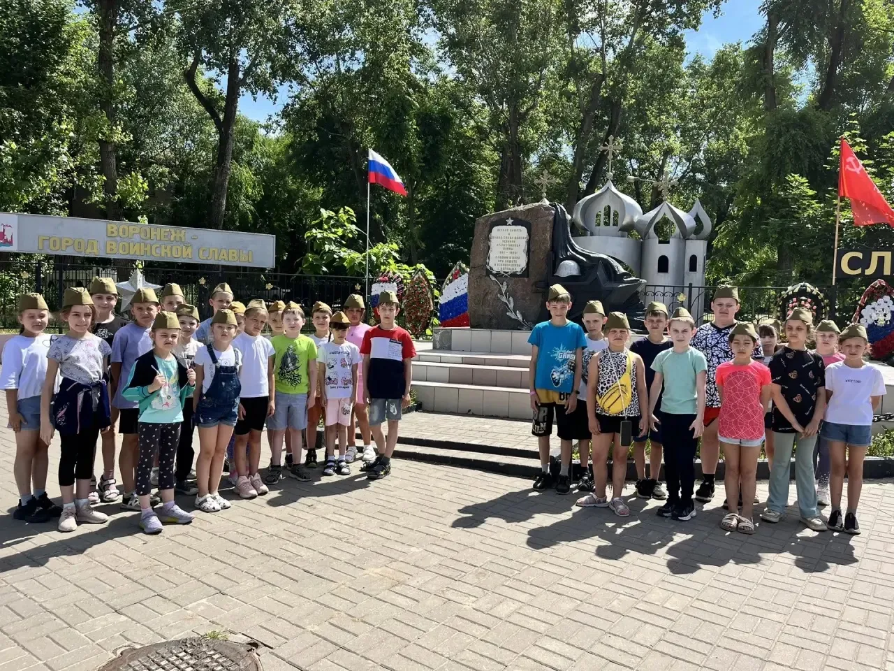 22 июня, в День памяти и скорби, воспитанники летнего пришкольного лагеря «Березка» приняли участие 