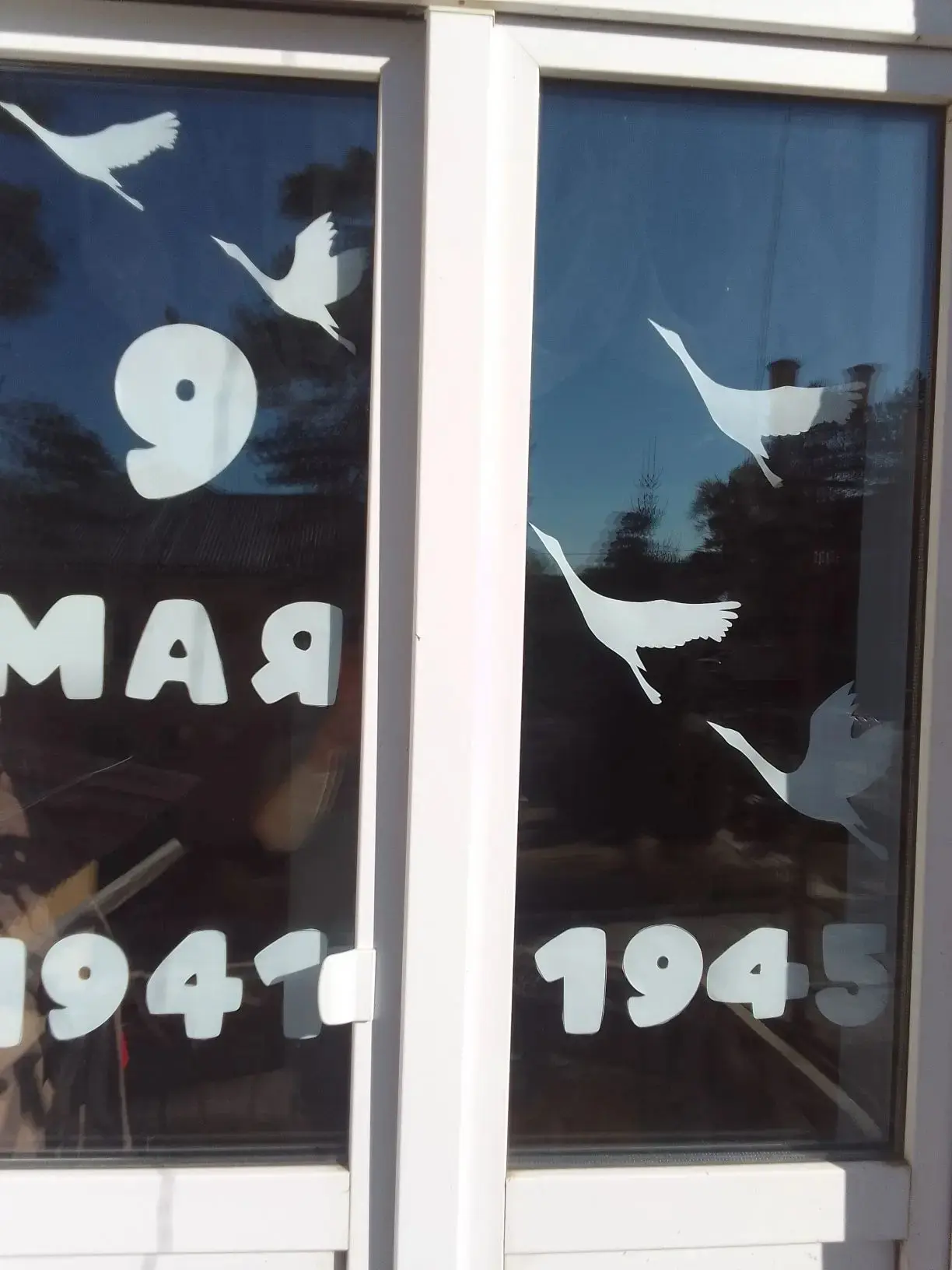 Традиционно к Дню Победы в детском  саду оформляется Стена Памяти, в группах размещаетс...