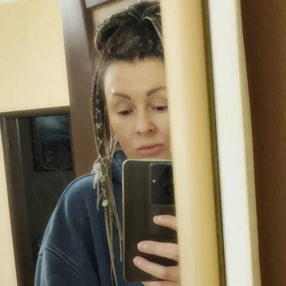 Кто со мной?!
Всем привет! 👋
Я мама замечательной девочки, ей 13 лет, зовут Кристина.
На лето она п