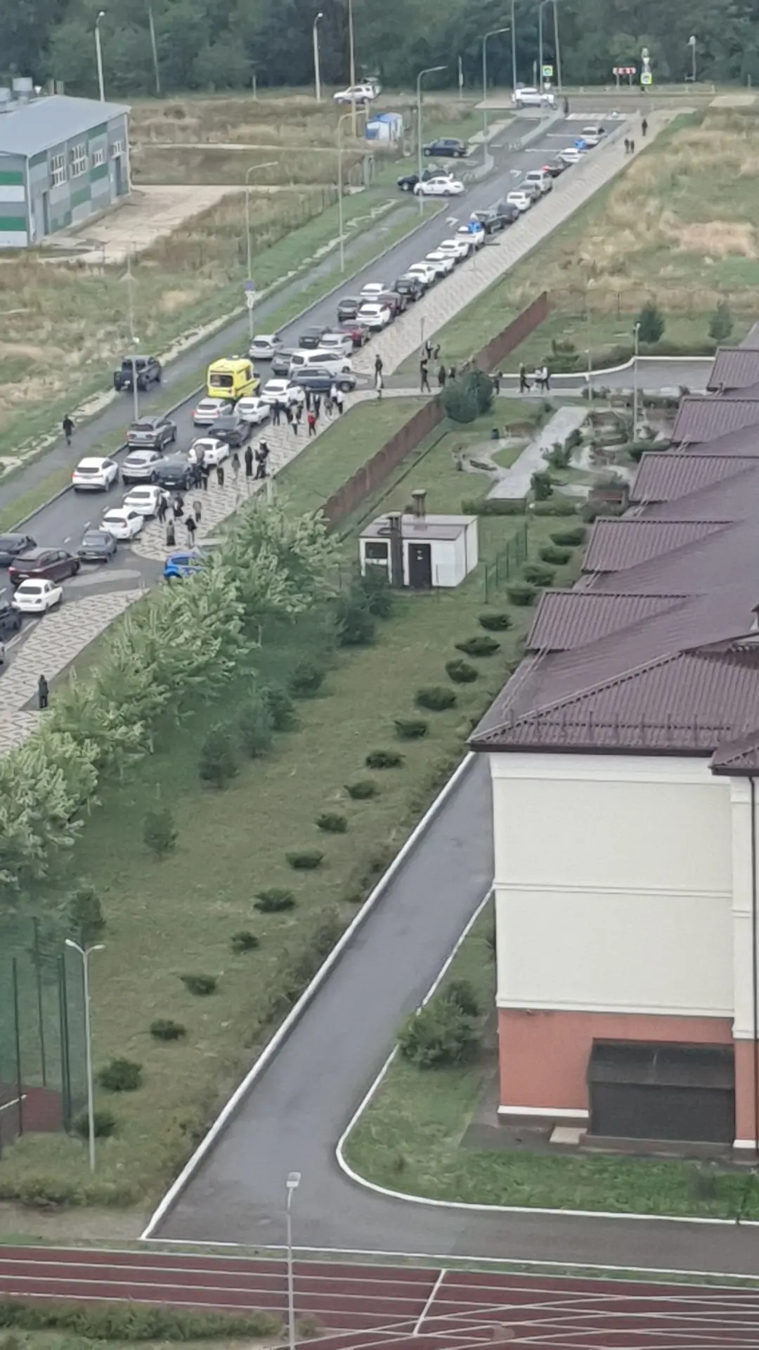 ⚠️ В школе №108 детей отпускают домой
