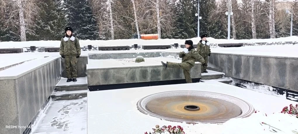 🔁 Репост:  🇷🇺В предпраздничные дни Вахту Памяти несли курсанты караула МАОУ СОШ № 222 Центрального о