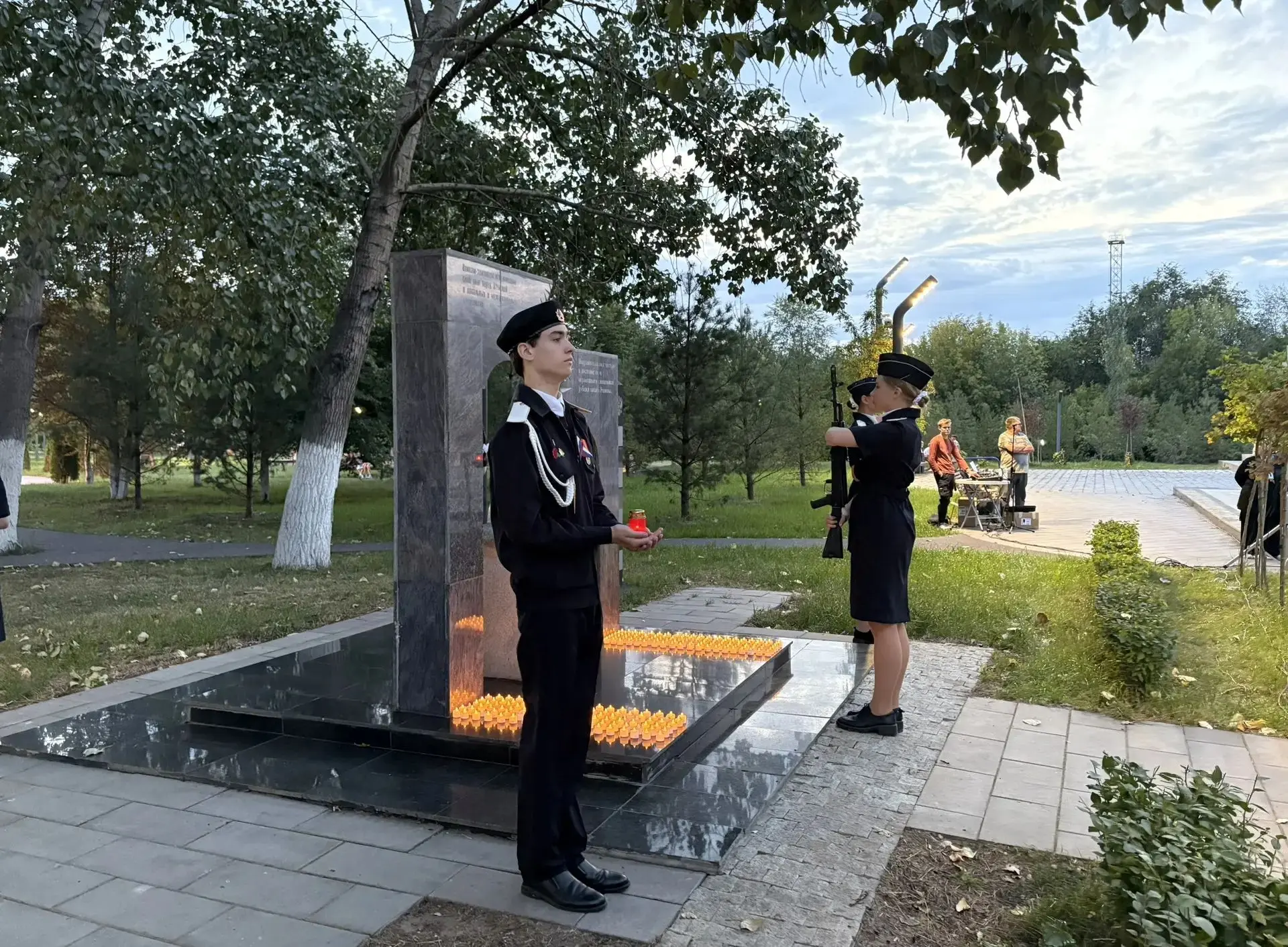В Чапаевске состоялась акция «Свеча памяти» - ежегодно она проходит 3 сентября в знак с...