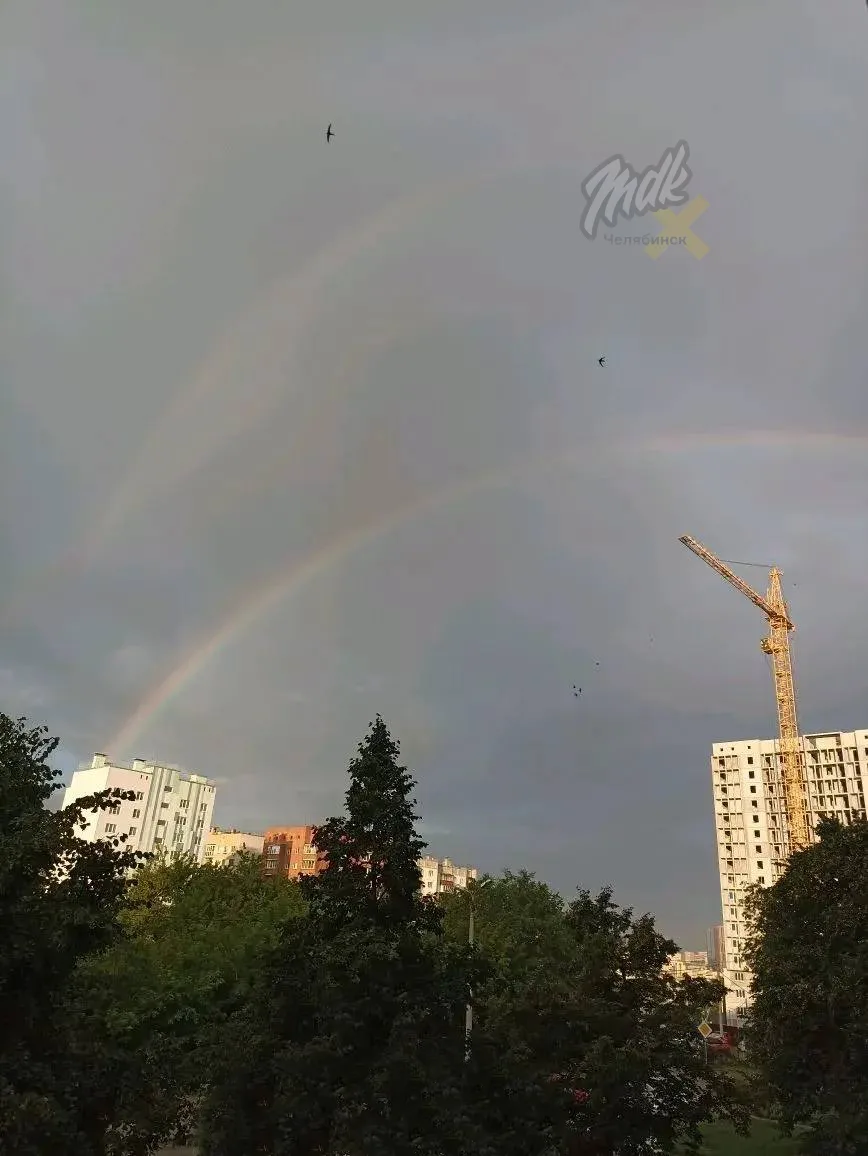 🌈 Двойная радуга в Челябинске рано утром

Жители Челябинска заметили двойную радугу в пять утра. Яв