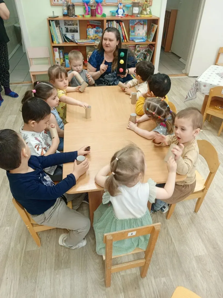 Мой приятель - светофор!
Накануне летнего периода совсем не лишним является повторение правил поведе