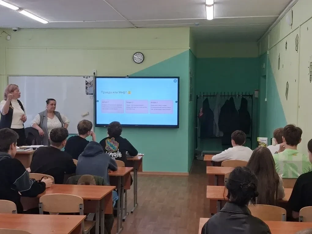 🧑‍🎓Умные каникулы  Сегодня учащиеся 7Г класса в рамках проекта "Умные каникулы"посетили МБОУ СОШ 32 