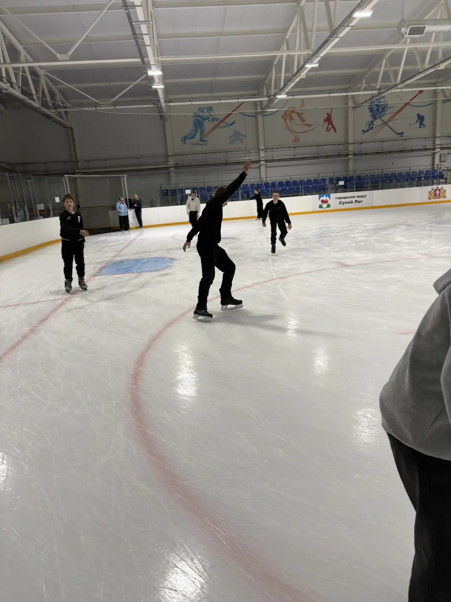 🎉 Сегодня учащиеся Чернокоровской школы сделали незабываемую вылазку на ледовую арену ...