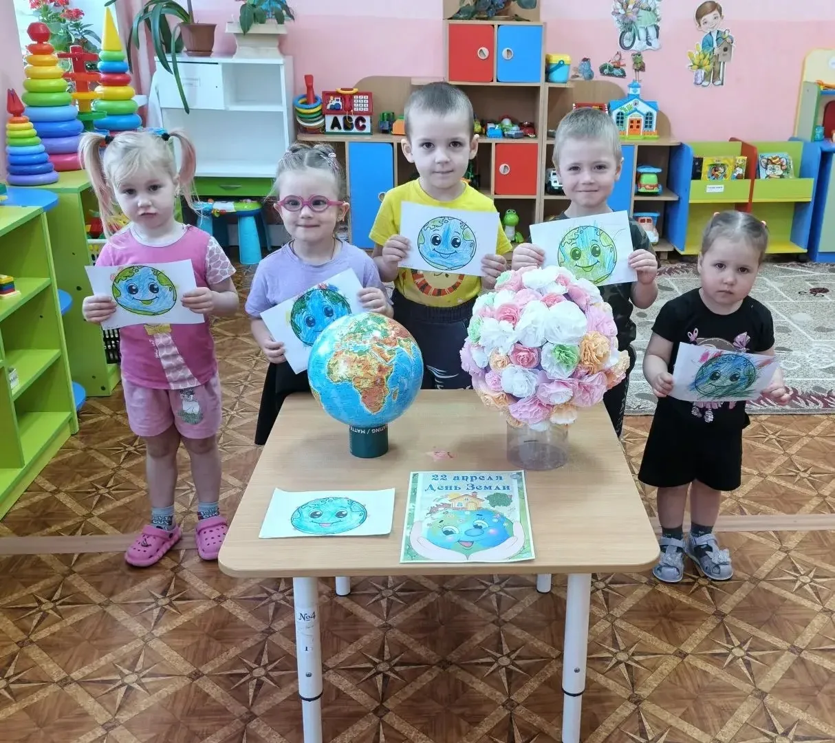🌏 22 апреля все жители планеты празднуют
Международный день Земли. 
✨В этот день педагог Марина Ник