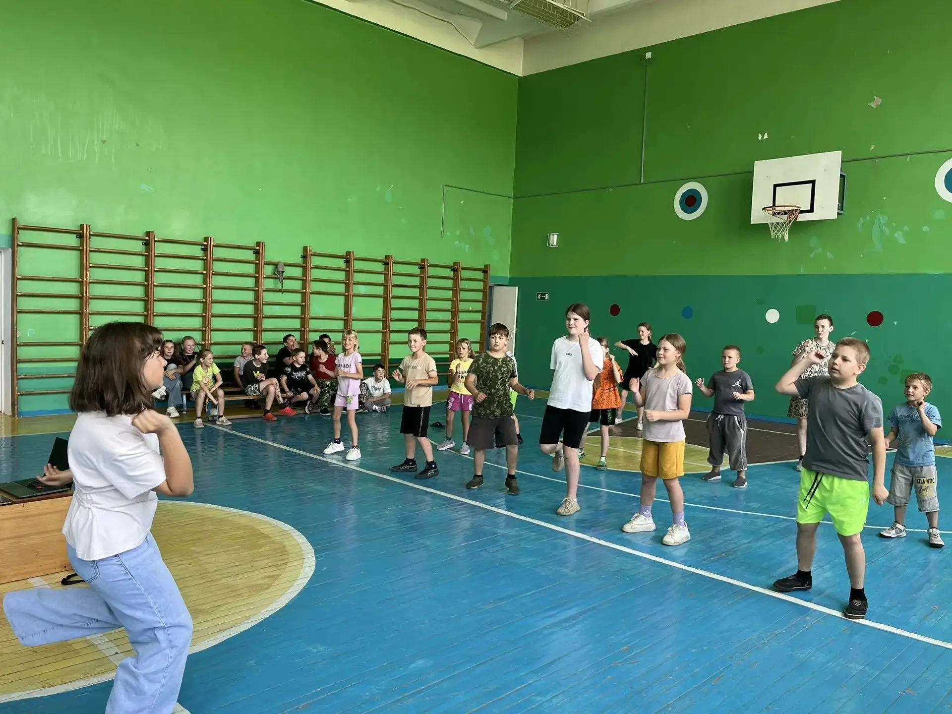 🔥 Танцевальный батл в пришкольном лагере! 🔥Сегодня два отряда сразились в зажигательном танцевальн