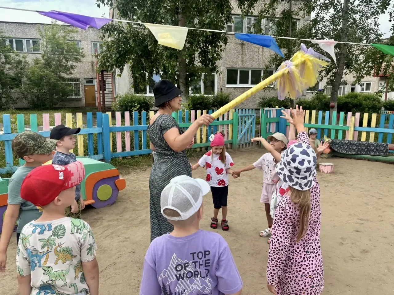 Здравствуйте, уважаемые родители и гости! 🐬

💦 Праздник Иван Купала в группе "Радуга"

💧 Сегодня 