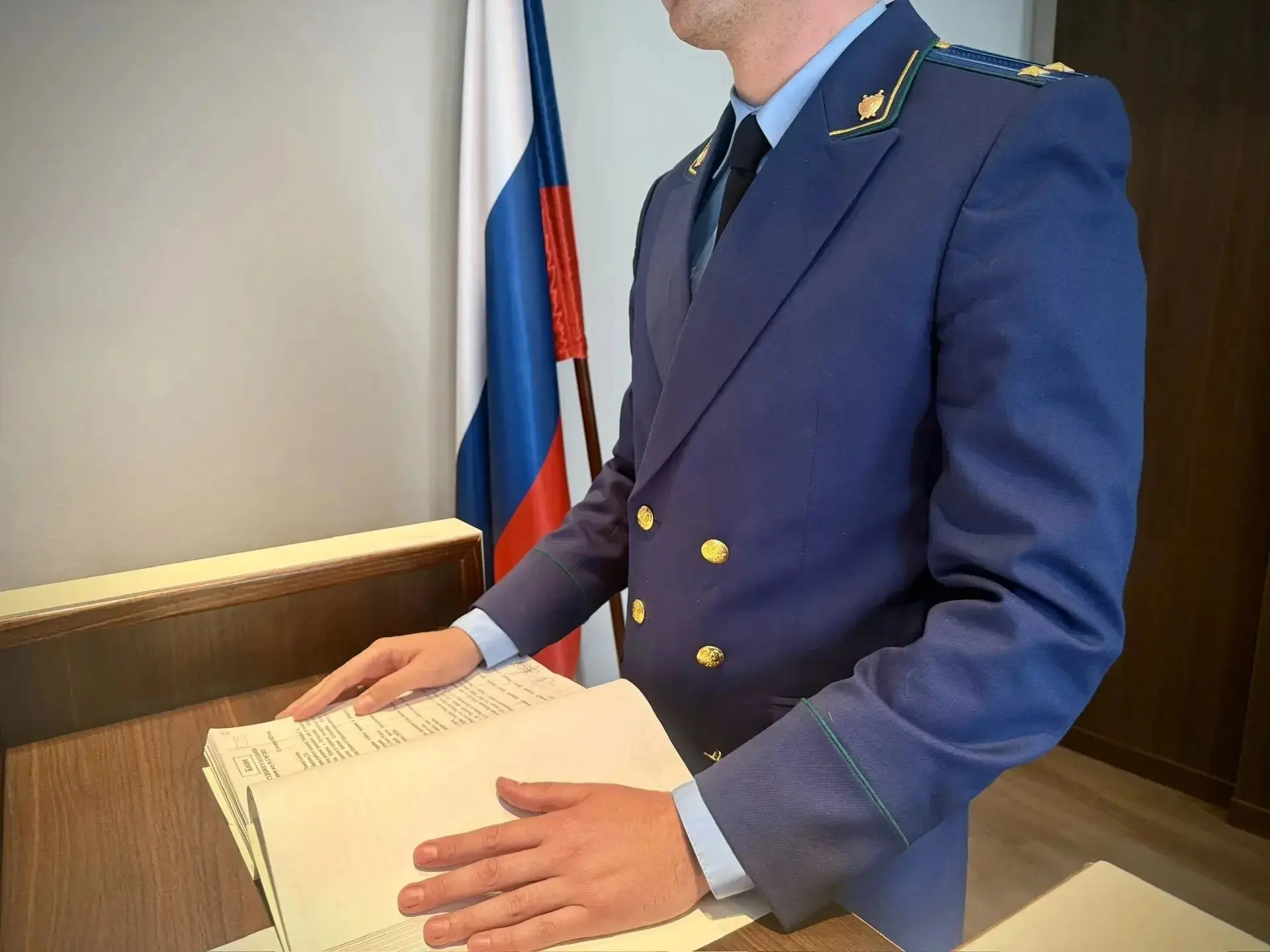 По иску природоохранной прокуратуры земельный участок в береговой полосе озера Грязное вернется в го