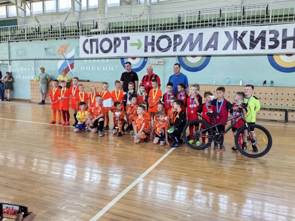 Турнир на ФОКе.
      В спортивном зале физкультурно-оздоровительном комплексе воскресенье состоялся