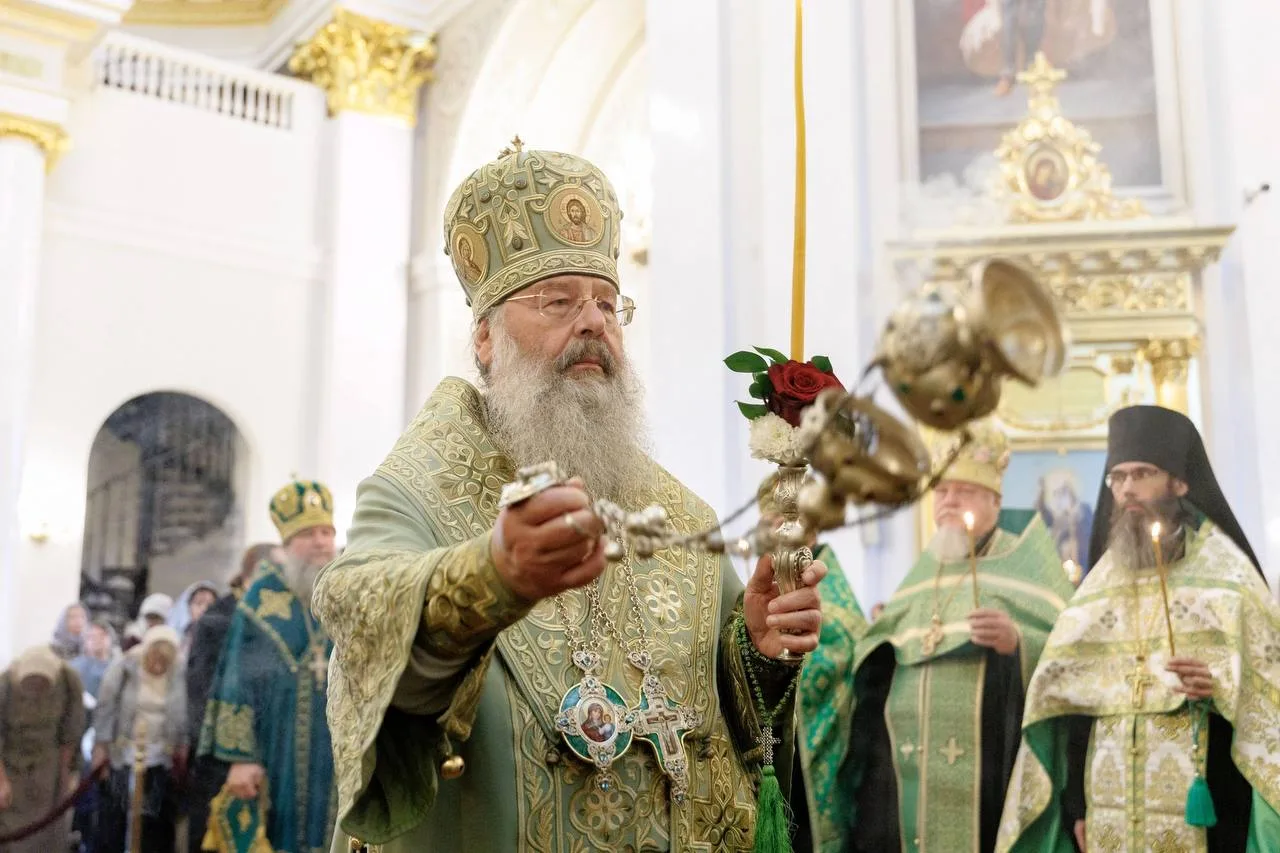 После богослужения митрополит Кирилл приветствовал верующих:

Дорогие владыки! Всечестные отцы! Доро
