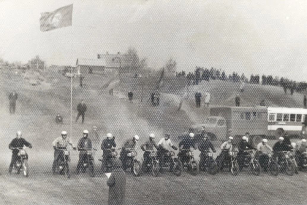 Мотокросс в районе деревни Татарово, 1960 - 1965 гг.