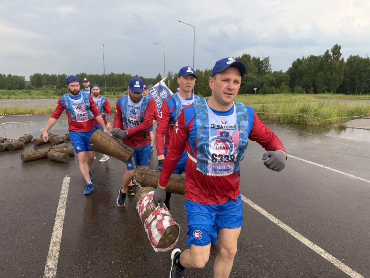 Купание в вонючих болотах под холодным дождем, перенос тяжестей, боль разорванных мышц ...