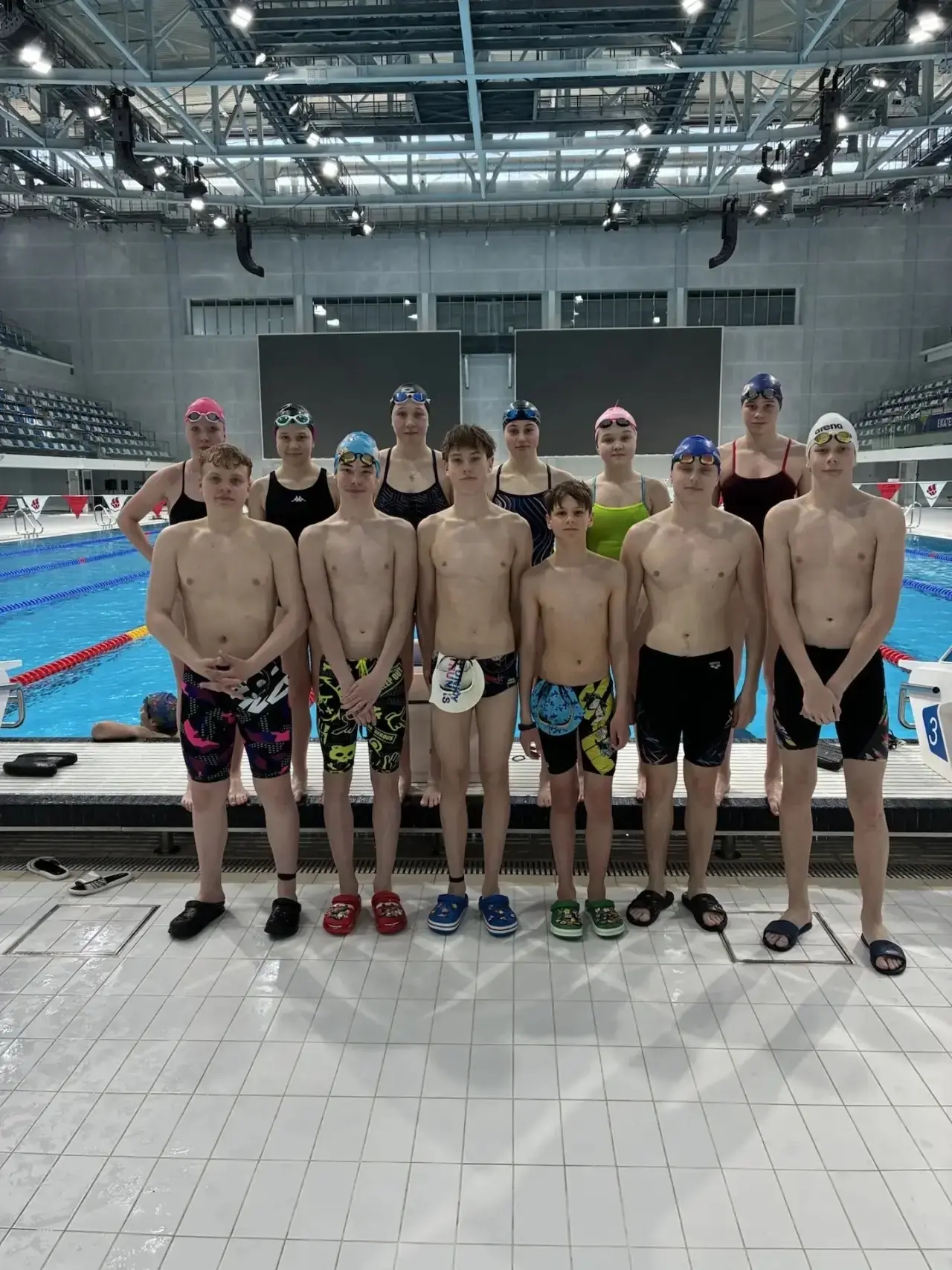 ⛸️🏊‍♀️ Лёд и вода: наши спортсмены вернулись с наградами  С 11 по 14 мая серовские спортсмены соревн