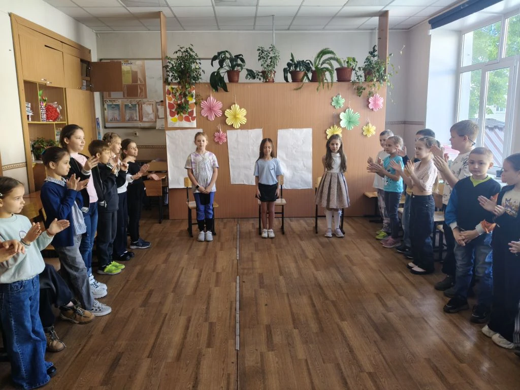 25.05.2026 2 а класс   по традиции поздравил весенних именинников. Квест получился интересным.  Все 