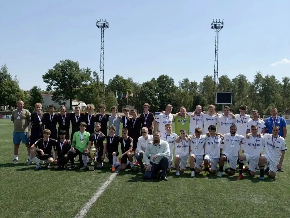 ⚽ Первый турнир по футболу памяти погибших в СВО прошёл в Обнинске

Команды футбольных клубов «Бал