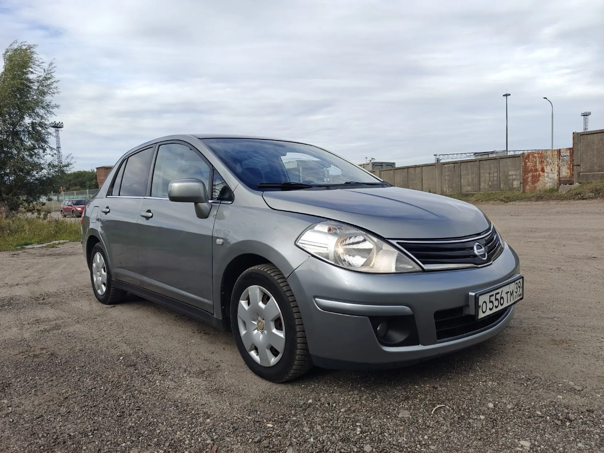 nissan tiida c11,в прекрасном заводском состоянии !