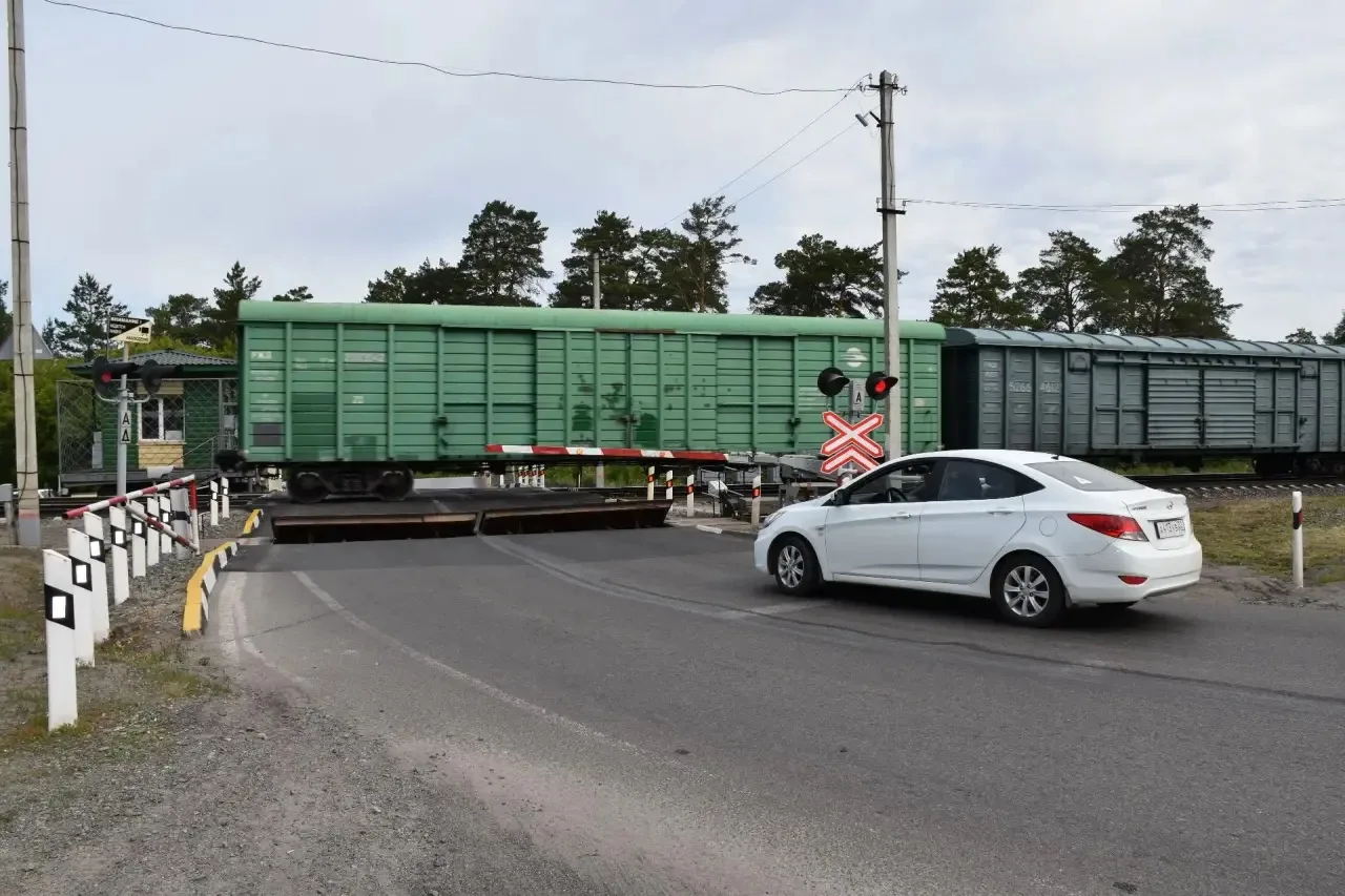 🚂 Профилактический проект «Уступи дорогу поездам!» стартовал на Западно-Сибирской желе...