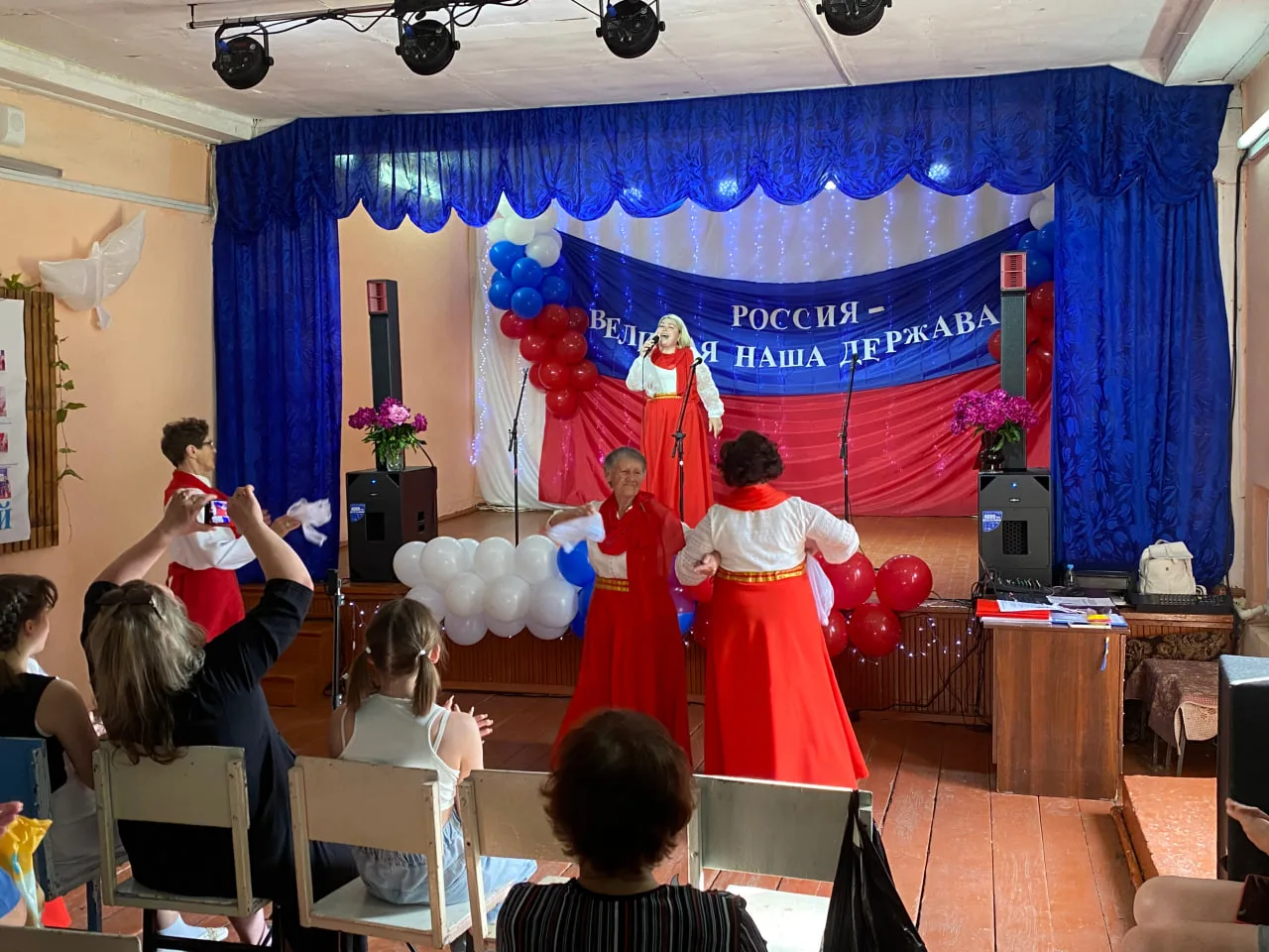 12 июня - День России. Этот праздник – символ национального единения и общей ответственности за наст