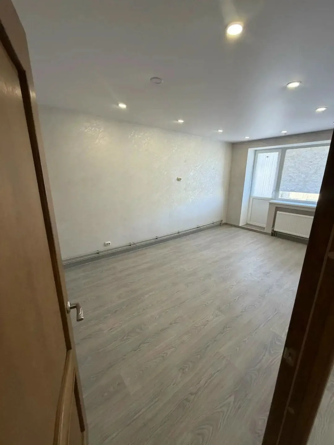 Продам 3 х ком квартиру в г Счастье.4/5эт, кирпичного дома.