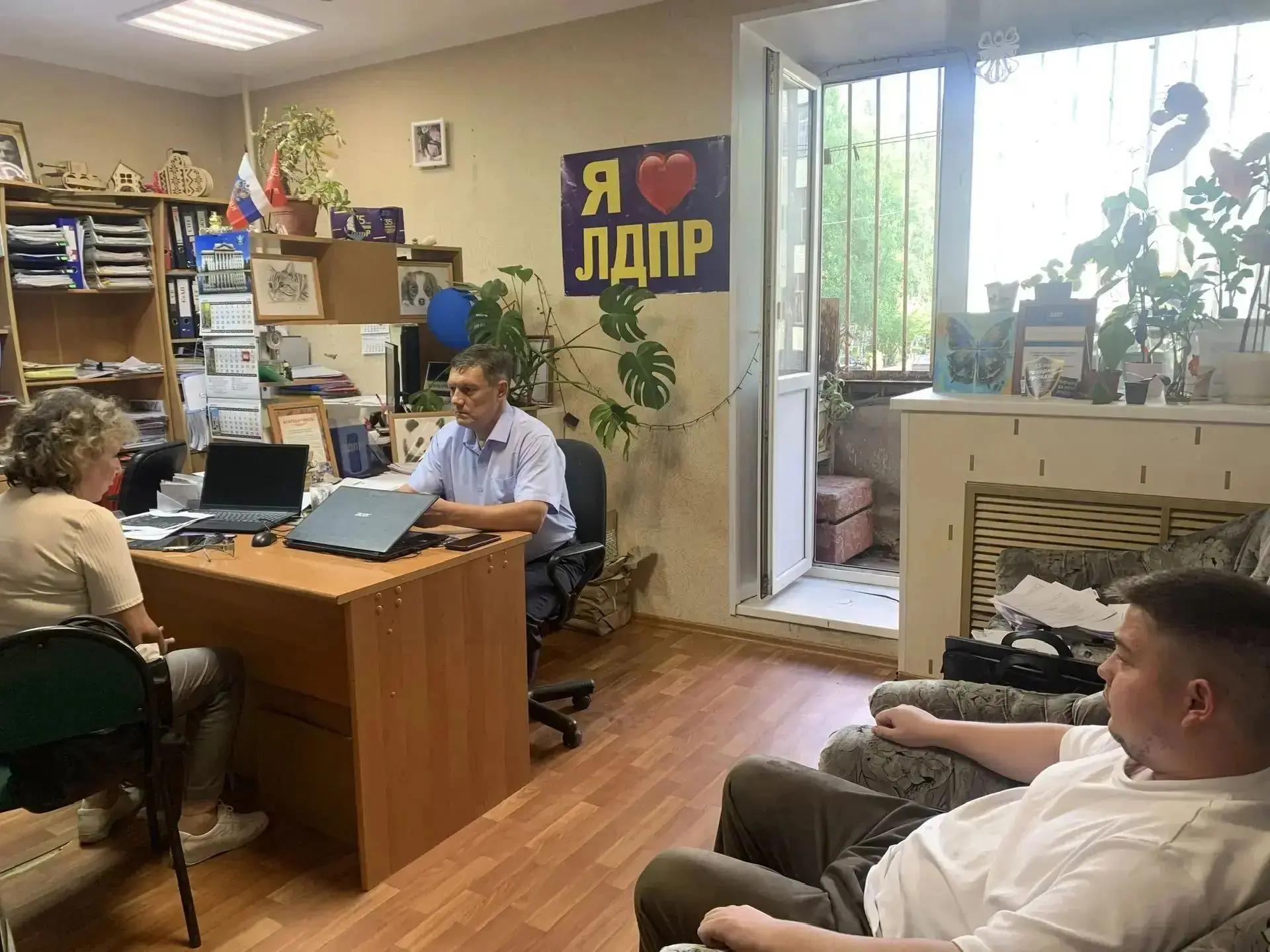 📌 Приём граждан в общественной приёмной ЛДПР в Нижневартовске.