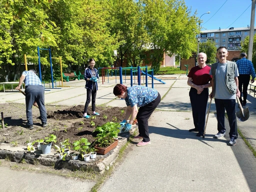 #гарденотерапия

🫑🥬🍎Огородники Ново-Ленинского дома - интерната завершили высадку рассады. Посади