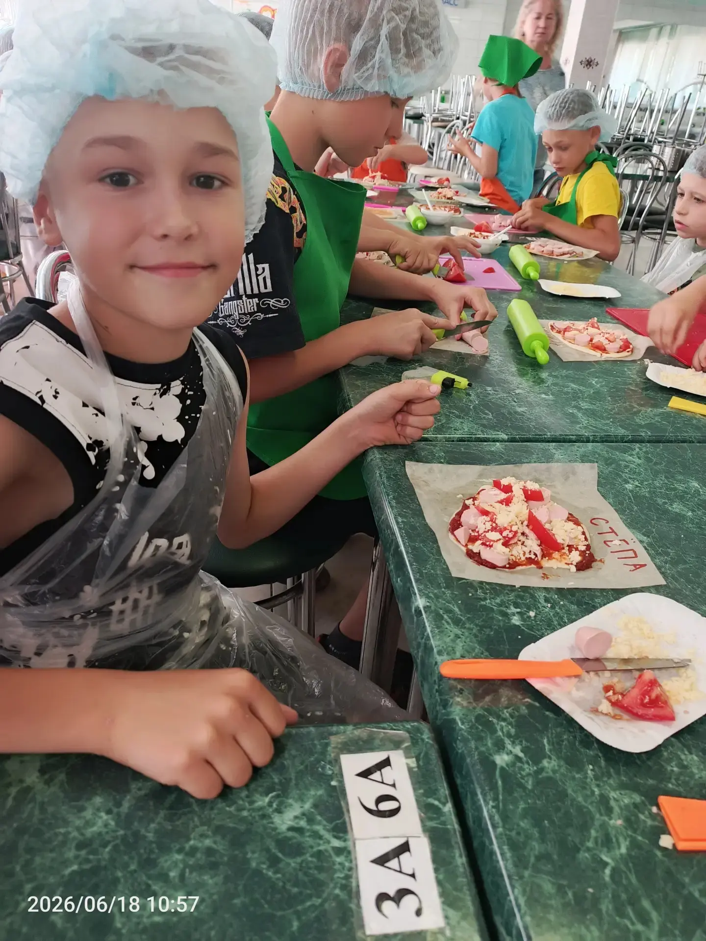🧑‍🍳🧑‍🍳🧑‍🍳18 июня  прошел под девизом «Мы сегодня- поварята»

Повара мы просто класс - пицца вк
