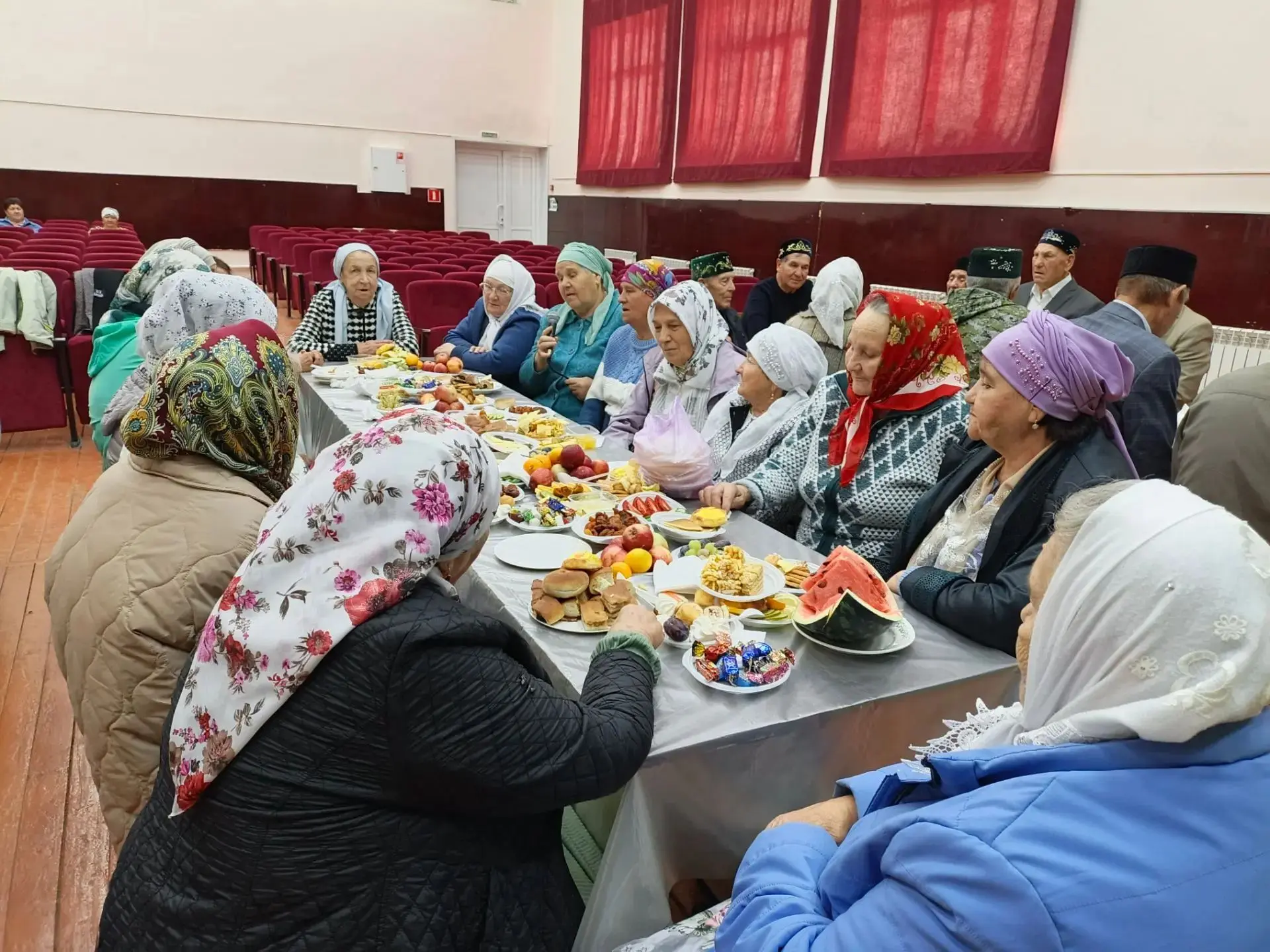 Чардаклы районы Үрән авылы мәдәният йортында Өлкәннәр көненә багышланган бәйрәм узды.