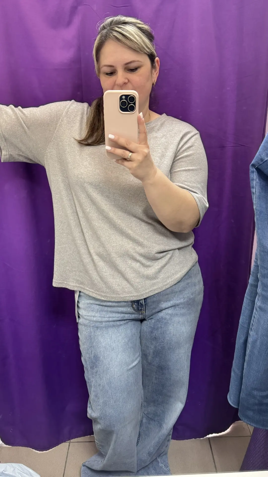 На мне размер 33

Джинсы STRAIGHT FIT с акцентной стиркой snow-wash

https://www.wildberries.ru/cata